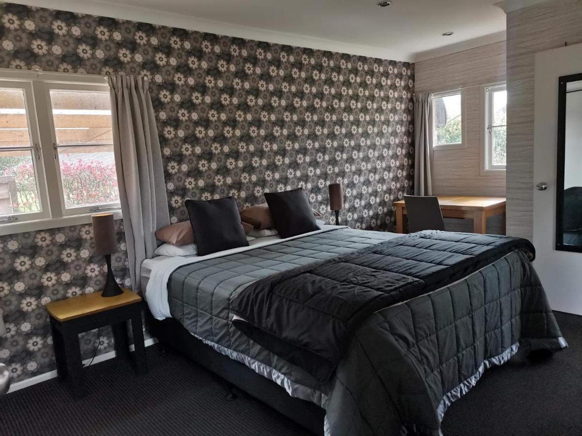 Lavalla Estate Guest House Tuakau Bagian luar foto