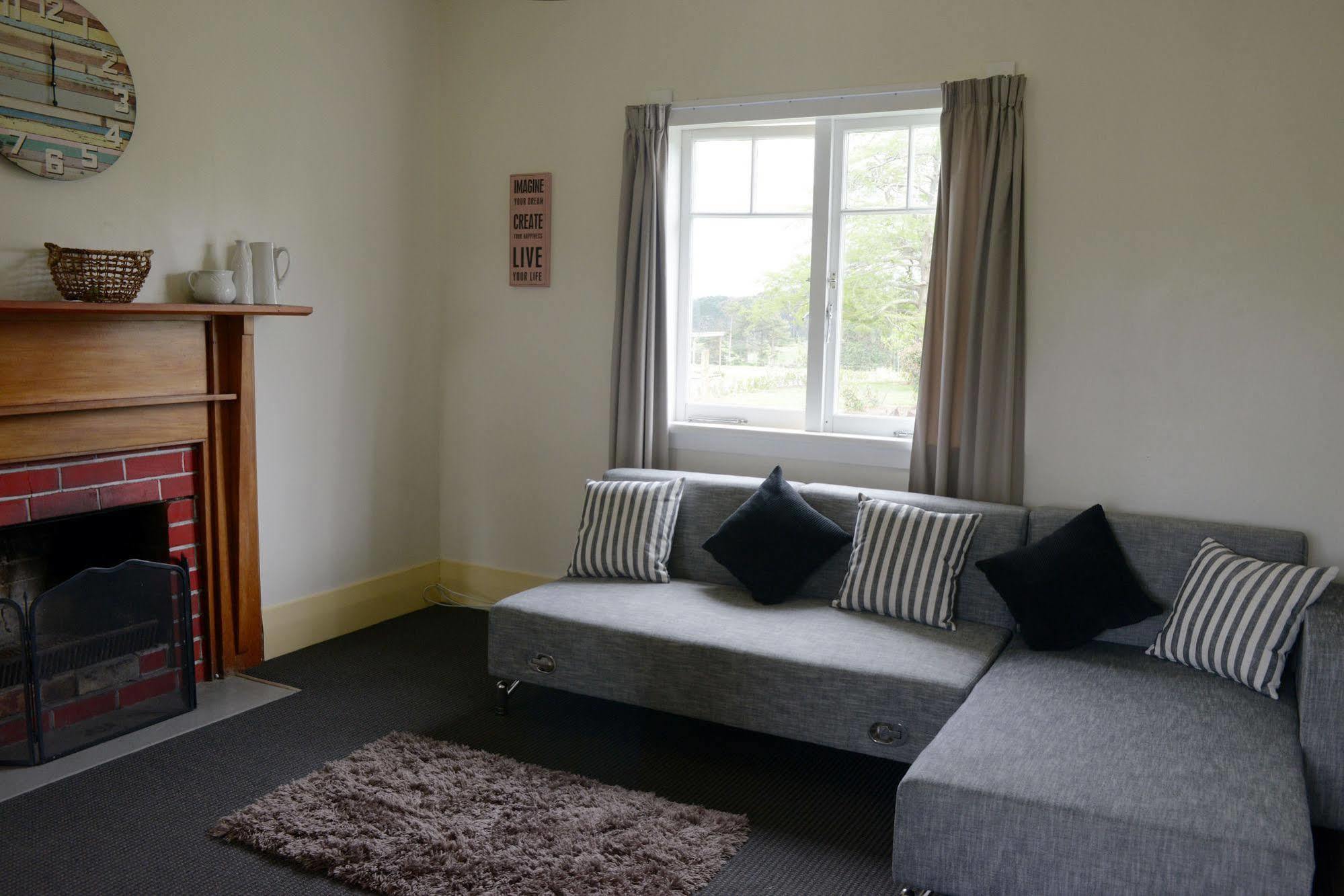 Lavalla Estate Guest House Tuakau Bagian luar foto