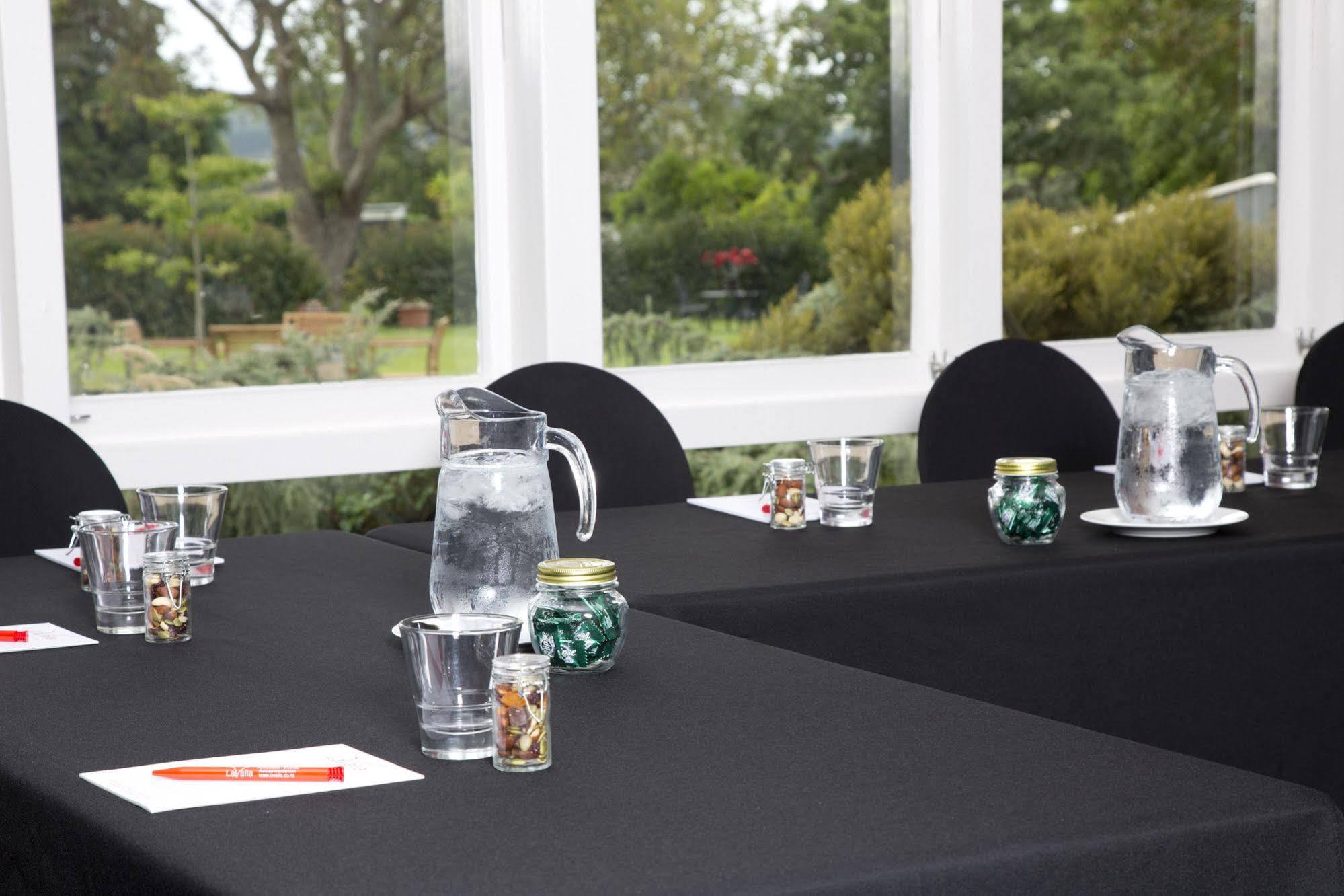Lavalla Estate Guest House Tuakau Bagian luar foto