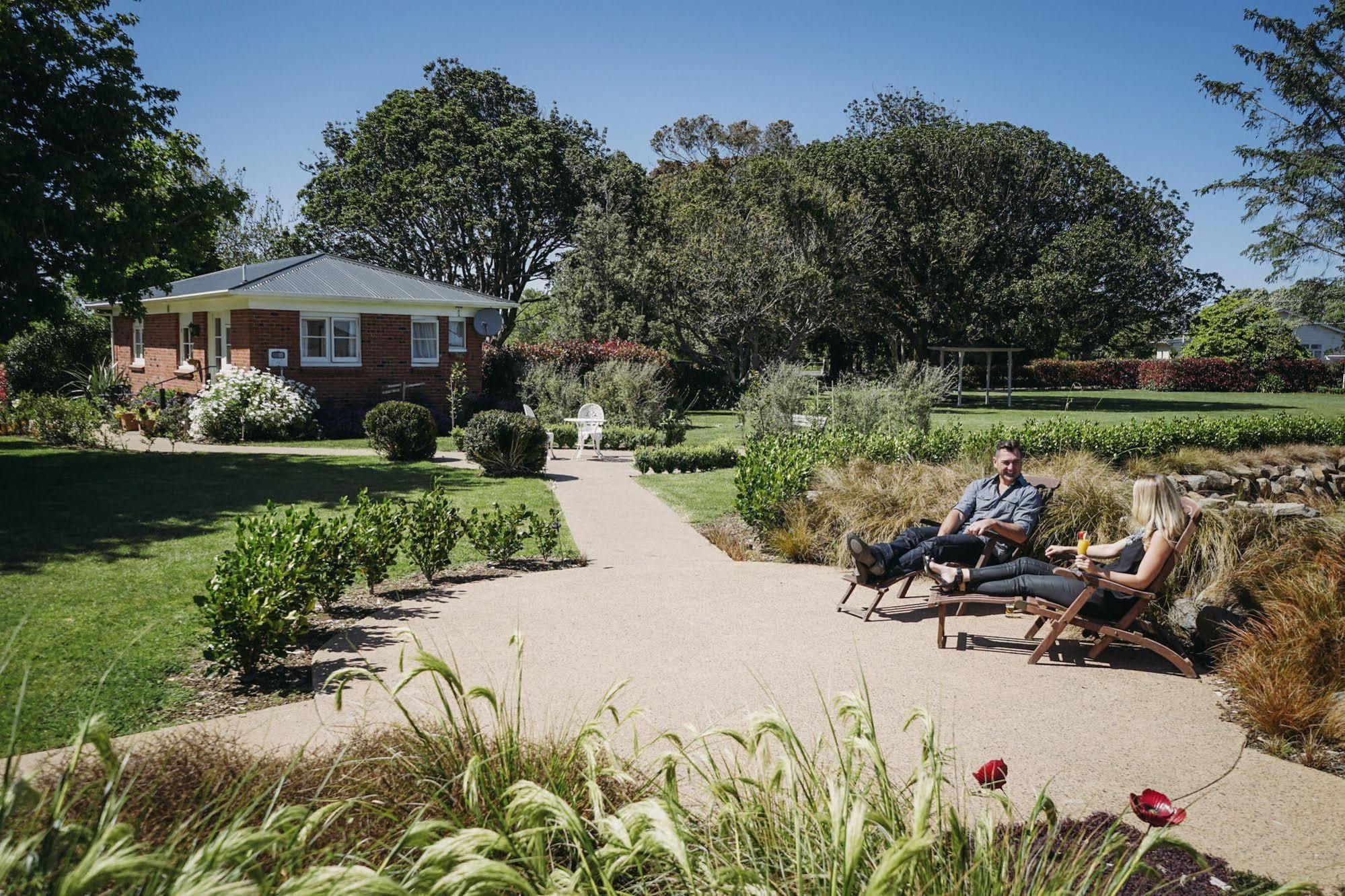 Lavalla Estate Guest House Tuakau Bagian luar foto