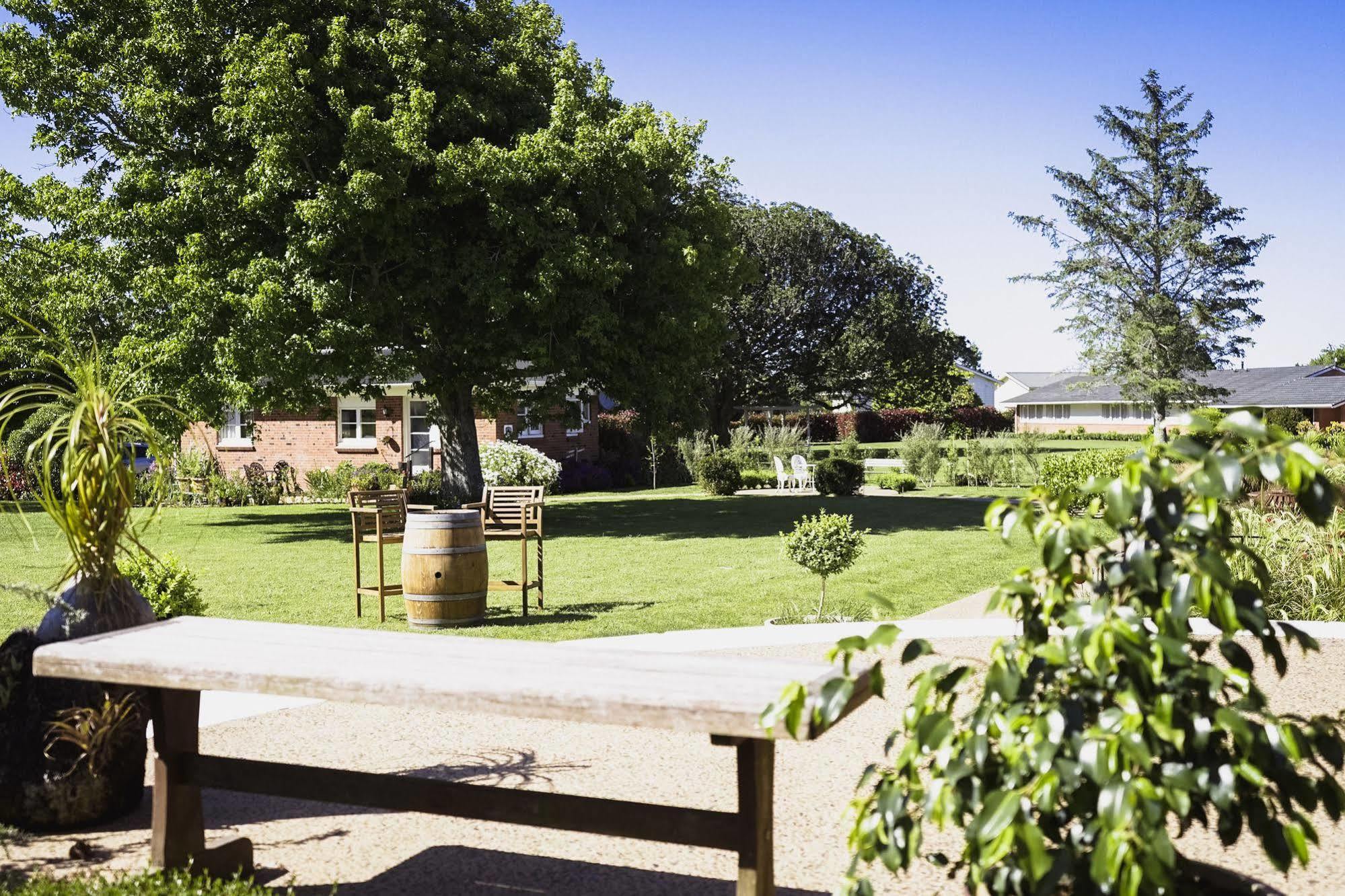 Lavalla Estate Guest House Tuakau Bagian luar foto